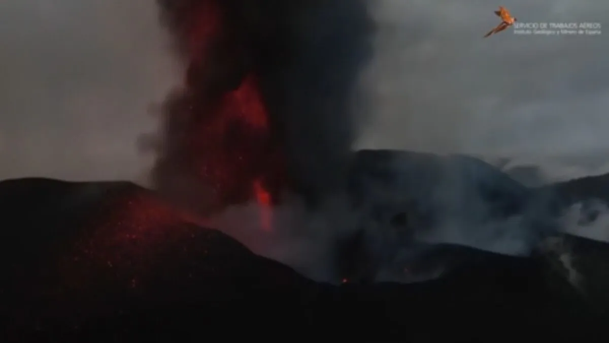 Cumbre Vieja volcano erupts in La Palma, Spain, on Dec. 7, 2021, in a still from video. (Spanish Institute of Geology and Mining via AP/Screenshot via The Epoch Times)