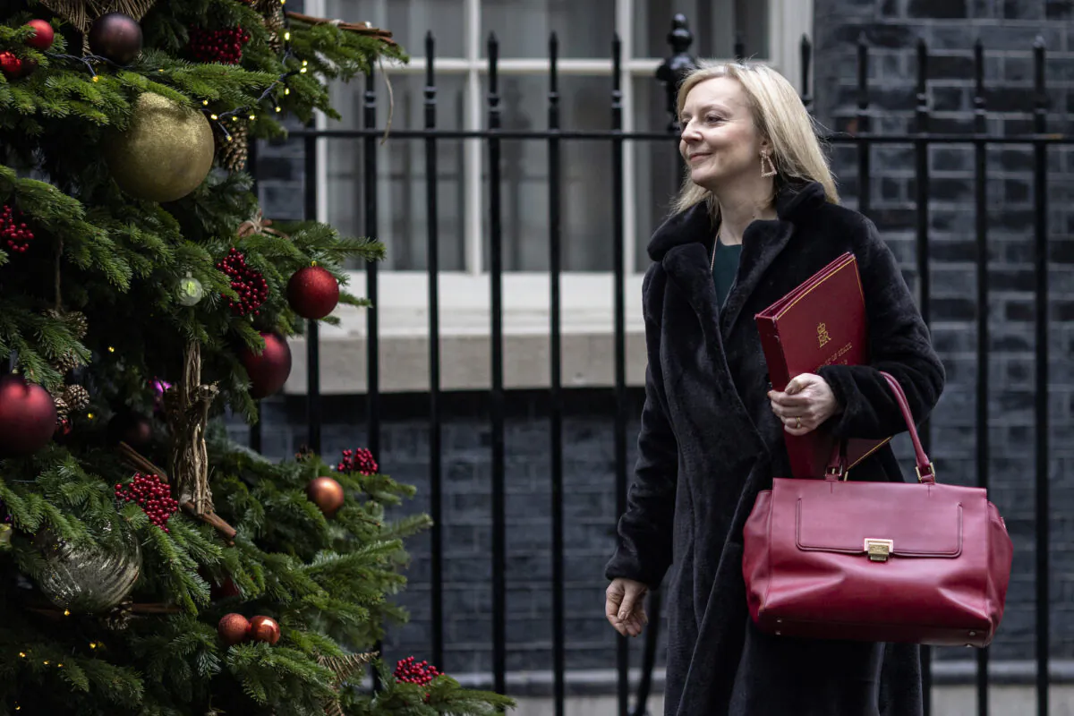 Foreign Secretary Liz Truss leaves 10 Downing Street on Dec. 07, 2021. ( Rob Pinney/Getty Images)
