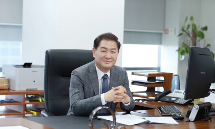 Samsung's Han Jong-hee, head of visual display business, in a file photo. (Courtesy of Samsung via Reuters)