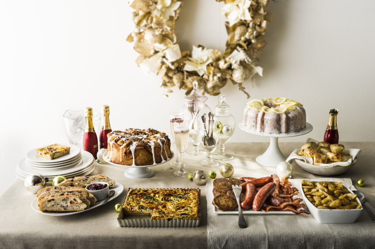 Arrange your buffet like a pro. (Tetra Images RF)
