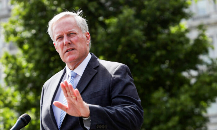 White House chief of staff Mark Meadows speaks to members of the press outside the West Wing of the White House in Washington on Aug. 28, 2020. (Alex Wong/Getty Images)