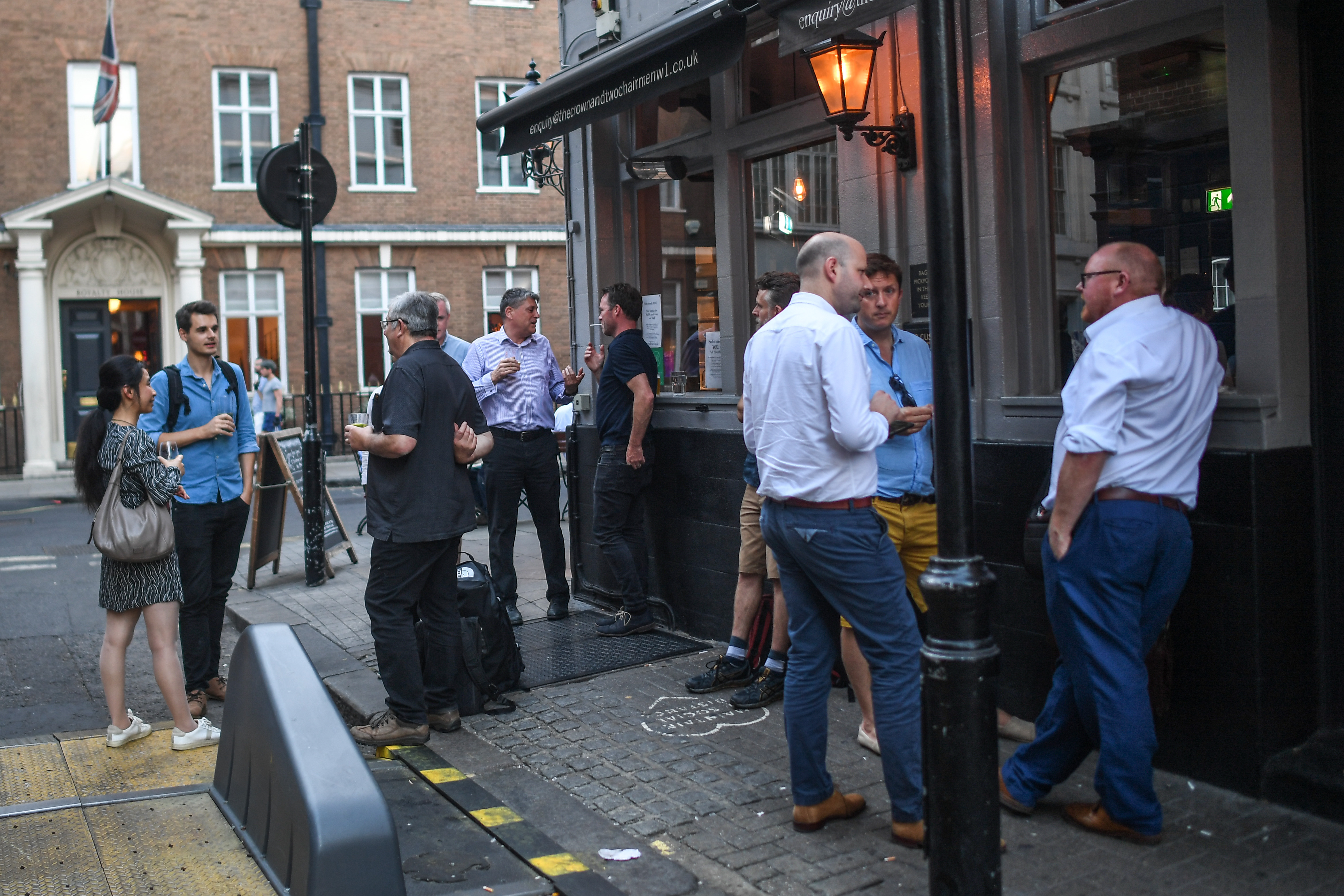 England's New Covid Restrictions a 'Devastating' Blow, Say Pub Bosses - Vimarsana News
