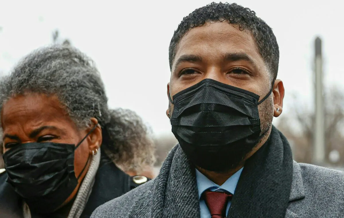 Jussie Smollett arrives with his mother, Janet Smollett (L), at the Leighton Criminal Court Building for his trial on disorderly conduct charges in Chicago on Dec. 6 2021. (Kamil Krzacynski/AFP via Getty Images)