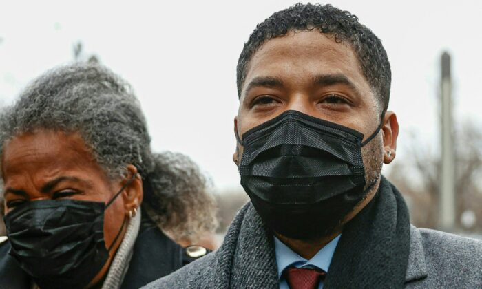 Jussie Smollett arrives with his mother, Janet Smollett (L), at the Leighton Criminal Court Building for his trial on disorderly conduct charges in Chicago on Dec. 6 2021. (Kamil Krzacynski/AFP via Getty Images)