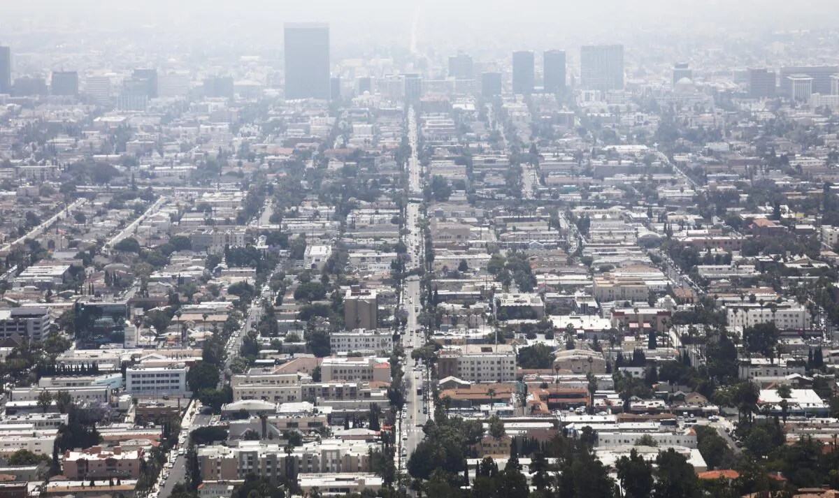 Smog hangs over the city on a day rated as having 'moderate' air quality in Los Angeles, Calif., on June 11, 2019. (Mario Tama/Getty Images)
