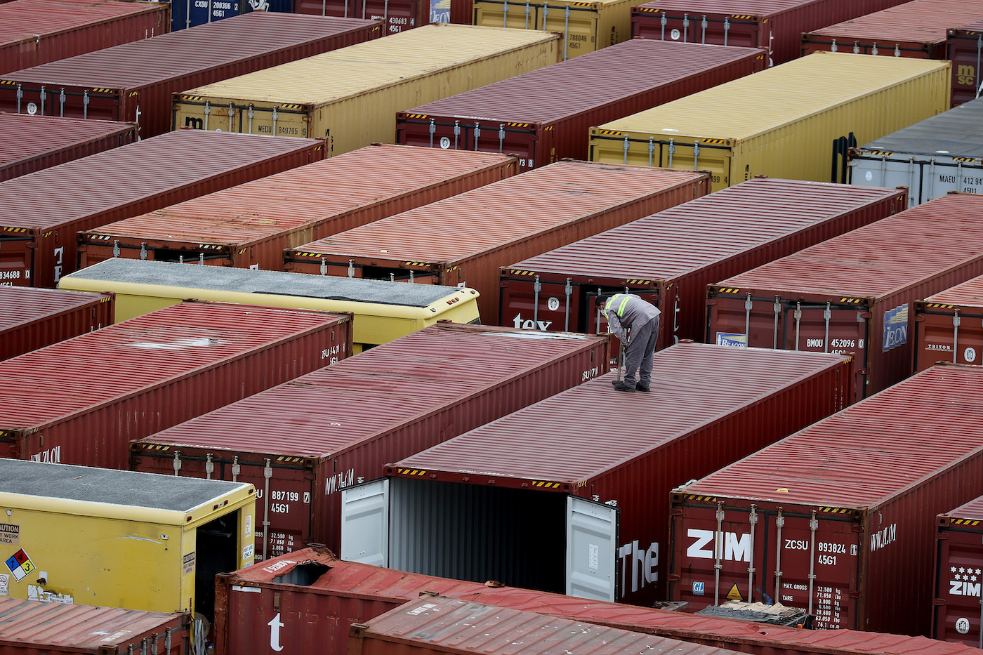 Supply Chain Predictions for 2022: A Mixed-Bag of Consumer Spending, Port Management, and Omicron - Vimarsana News