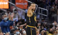 Stephen Curry Closes in on 3s Record as Warriors Top Blazers