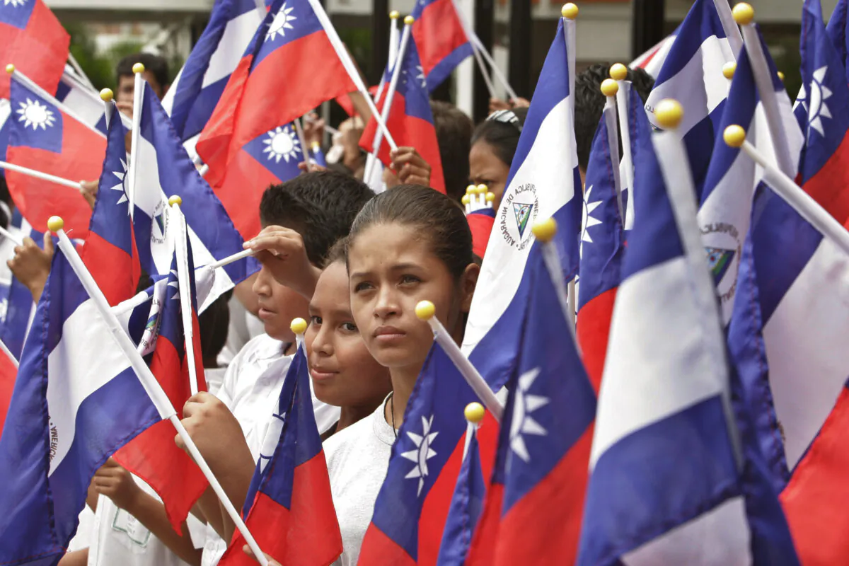 Students holding Taiwanese and Nicaraguan flags take part in a farewell ceremony for Taiwan's President Chen Shui-bian, in Managua, Nicaragua, Aug. 28, 2007. (Esteban Felix/AP Photo)