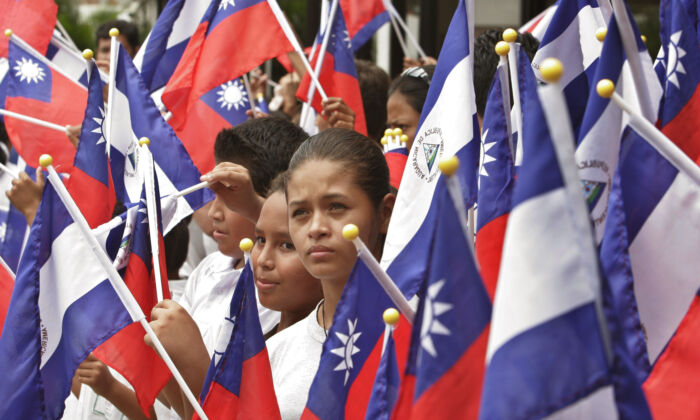 Students holding Taiwanese and Nicaraguan flags take part in a farewell ceremony for Taiwan's President Chen Shui-bian, in Managua, Nicaragua, Aug. 28, 2007. (Esteban Felix/AP Photo)
