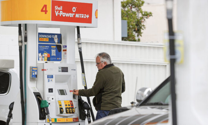 A customer prepares to pump gas at a Shell station in San Francisco, Calif., on July 12, 2021. (Justin Sullivan/Getty Images)