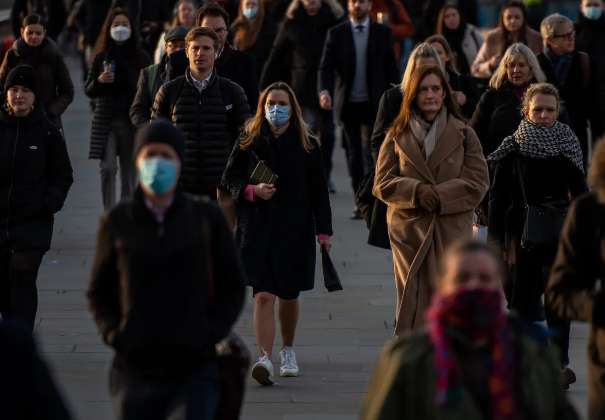 Commuters make their way across London Bridge towards the city of London during the morning rush hour on Dec. 9, 2021. (Chris J Ratcliffe/Getty Images)