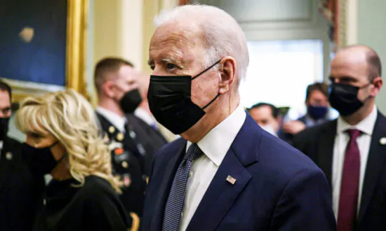 Biden’s COVID-19 Vaccine Mandate for Healthcare Workers Faces Opposition From Over 150 Republicans