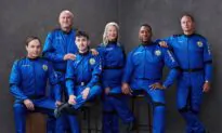 NFL, TV’s Strahan Flies in Space With Astronaut’s Daughter