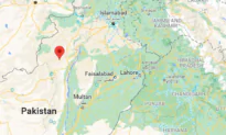 Military: 4 Pakistani Soldiers, 2 Militants Killed in Raids