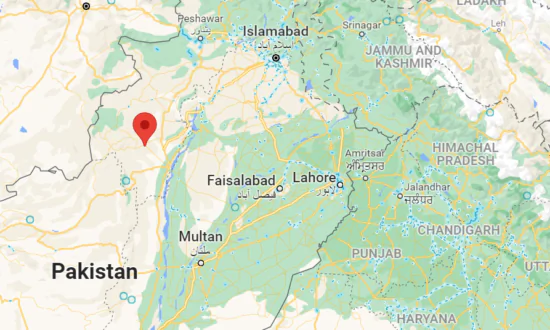 Military: 4 Pakistani Soldiers, 2 Militants Killed in Raids