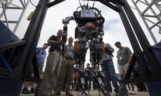 Military That Hustles New Technologies Into Battle First Will Win Future Wars: Panel