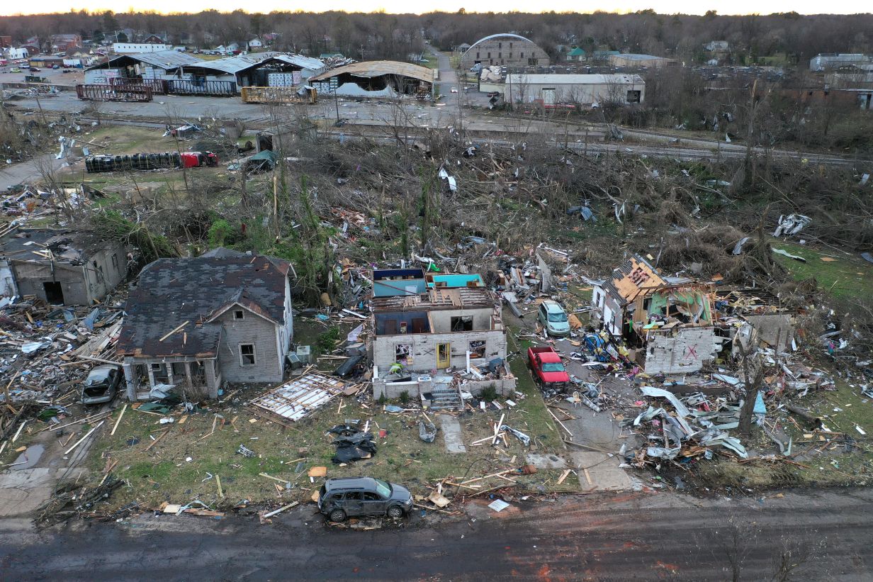Kentucky Governor: Death Toll in Tornado Outbreak Will 'Exceed More Than 100' - Vimarsana News