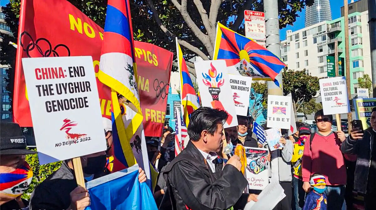 Human rights groups call for a complete boycott of the 2022 Beijing Winter Olympic Games outside the offices of NBC Sports in San Francisco, Calif. on Dec. 10, 2021. (Jason Blair/NTD Television)
