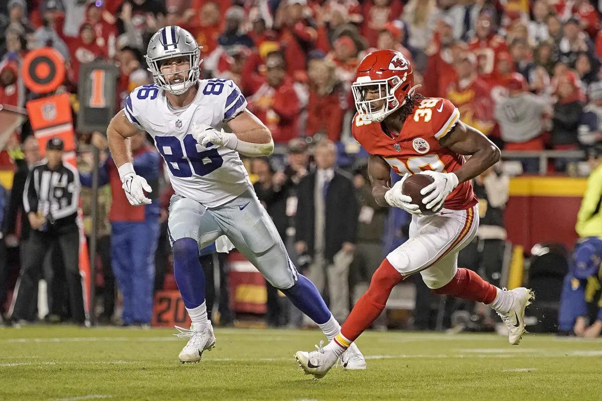 Kansas City Chiefs cornerback L'Jarius Sneed (38) is chased by Dallas Cowboys tight end Dalton Schultz (86) after catching an interception late in the second half of an NFL football game in Kansas City, Mo., on Nov. 21, 2021. (Charlie Riedel/AP Photo)