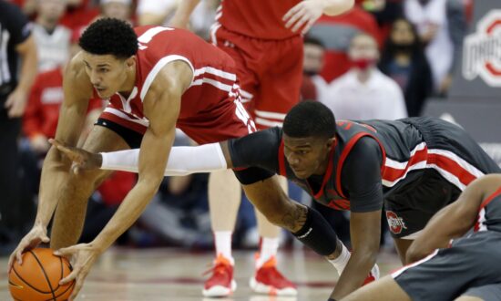 Liddell Paces No. 21 Ohio State Past No. 22 Wisconsin 73–55