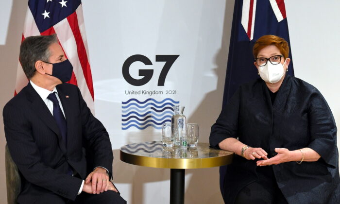 U.S. Secretary of State Antony Blinken and Australia's Foreign Minister Marise Payne hold a bilateral meeting on the first day of the G7 foreign ministers summit in Liverpool, Britain, on Dec. 11, 2021. (Olivier Douliery/Pool via Reuters)