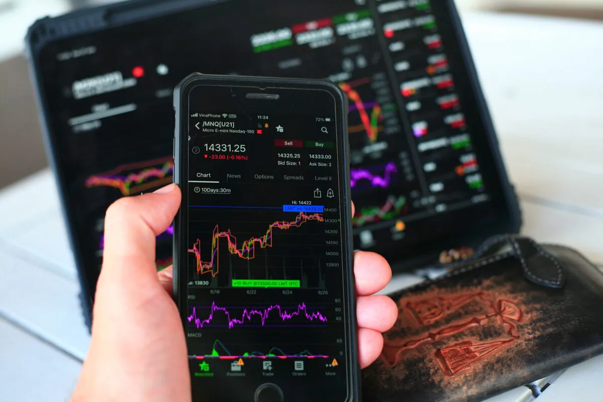 Stock photo of a stock market chart. (sergeitokmakov/pixabay)