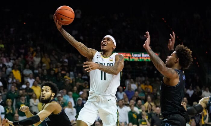 Baylor Bears guard James Akinjo (11) scores between Villanova Wildcats guards Justin Moore (5) and Caleb Daniels (14) during the second half at Ferrell Center in Waco, Texas, on Dec. 12, 2021. (Chris Jones/USA TODAY Sports via Field Level Media)