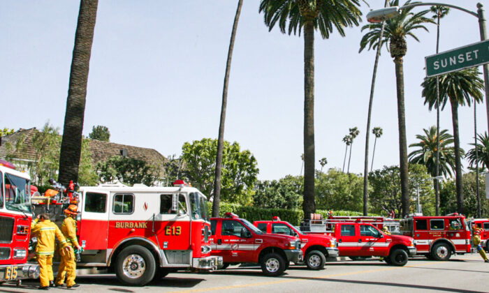 Firefighters gather at Sunset Boulevard in Beverly Hills on April 12, 2007. (Gabriel Bouys/AFP via Getty Images)