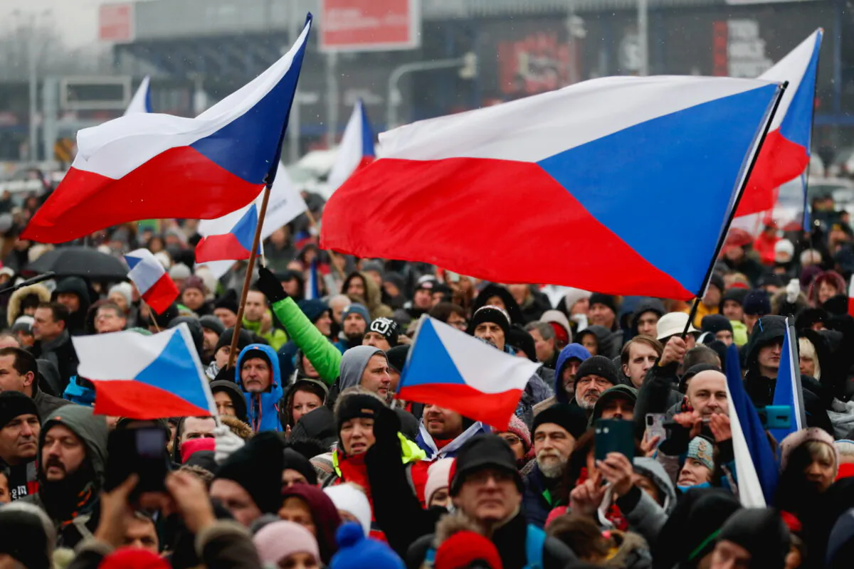 Demonstrators wave flags as they protest against COVID-19 measures earlier this year in this file photo taken in Prague, Czech Republic, on Nov. 28, 2021. (David W Cerny/Reuters)