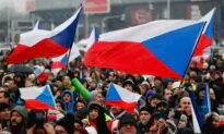 Thousands Protest in Prague Over COVID-19 Vaccination Mandate