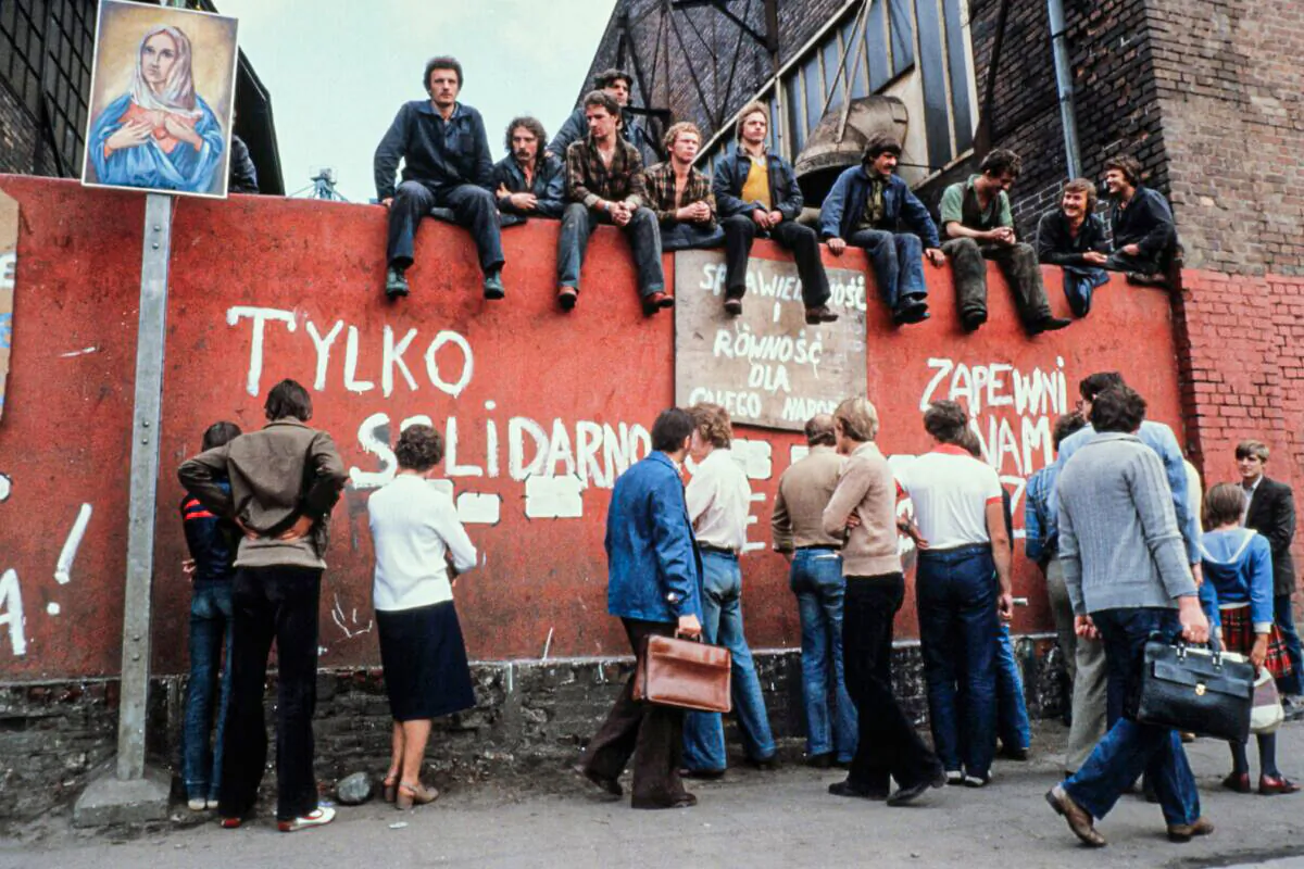 A portrait of the Holy Virgin was set up at a wall of the Lenin Shipyard in Gdansk where some 17 000 workers staged an 18-day strike. Gdansk, Poland, 25th August 1980:  (Lehtikuva/ AFP/AFP via Getty Images)