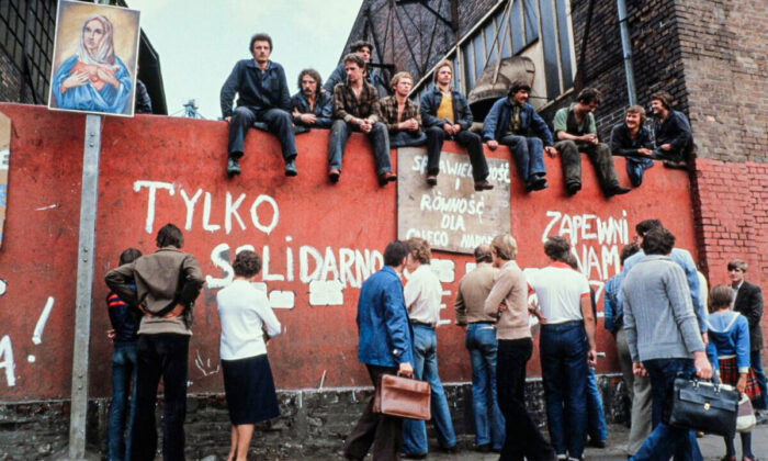 A portrait of the Holy Virgin was set up at a wall of the Lenin Shipyard in Gdansk where some 17 000 workers staged an 18-day strike. Gdansk, Poland, 25th August 1980:  (Lehtikuva/ AFP/AFP via Getty Images)