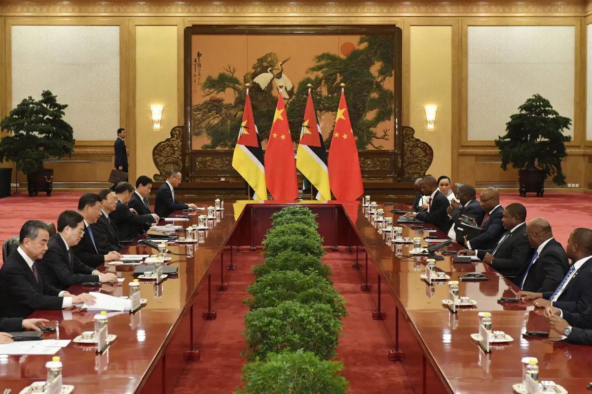 Mozambique's President Filipe Nyusi (3rd R) speaks with China's President Xi Jinping (3rd L) during the Belt and Road Forum, in Beijing, on April 24, 2019.  (Parker Song/AFP via Getty Images)