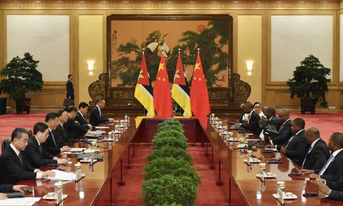 Mozambique's President Filipe Nyusi (3rd R) speaks with China's President Xi Jinping (3rd L) during the Belt and Road Forum, in Beijing, on April 24, 2019.  (Parker Song/AFP via Getty Images)
