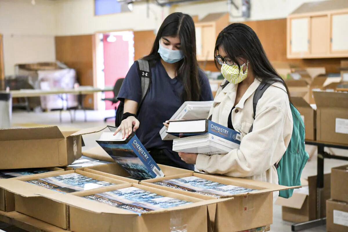 Students pick up their school books at Hollywood High School on Aug. 13, 2020 in Hollywood, Calif. (Rodin Eckenroth/Getty Images)