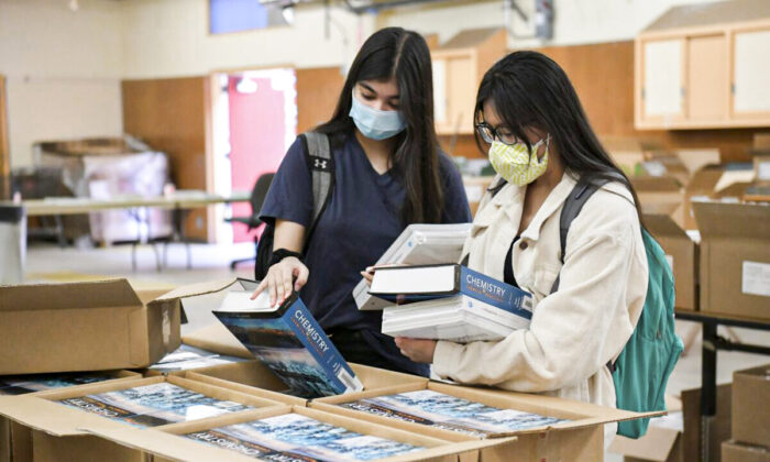 Students pick up their school books at Hollywood High School on Aug. 13, 2020 in Hollywood, Calif. (Rodin Eckenroth/Getty Images)