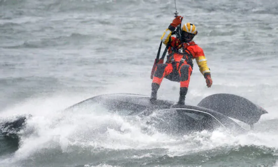 Coast Guard Vaccine Mandates Forcing Rescue Swimmers Into Retirement
