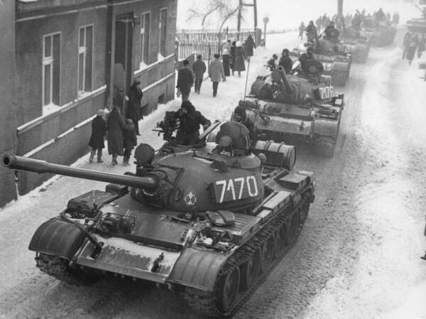 Tanks T-55A on the streets during Martial law in Poland. (Public Domain)