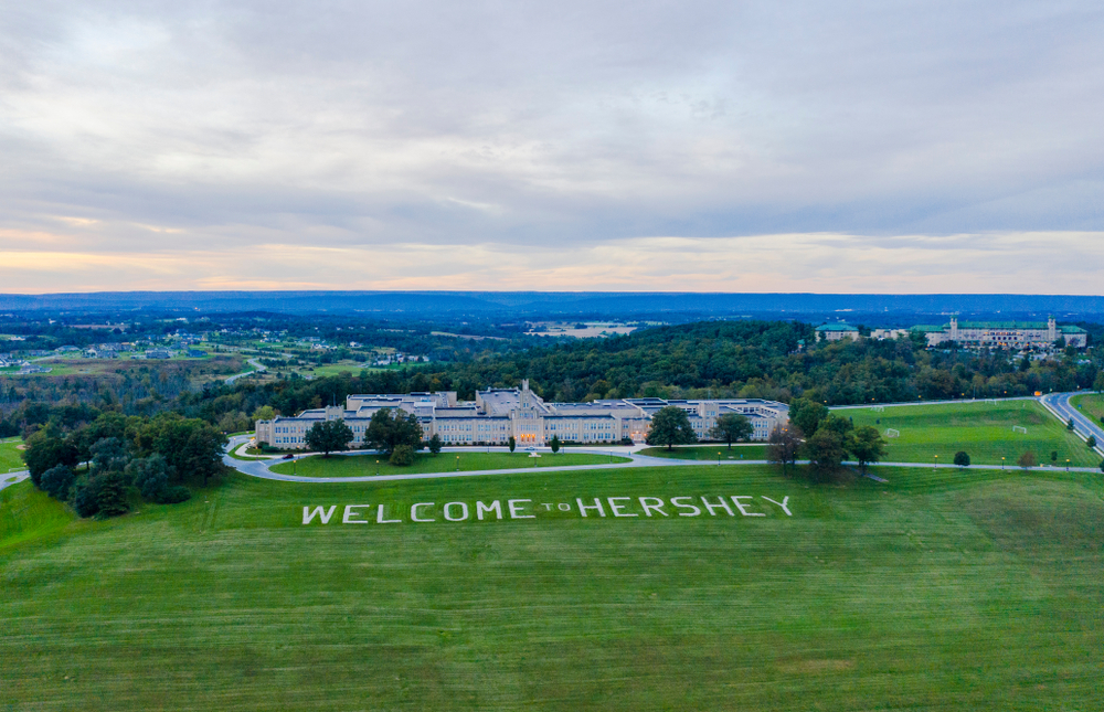 Hershey,,Pennsylvania/usa,-,October,2018:,Welcome,To,Hershey,Sign,Aerial