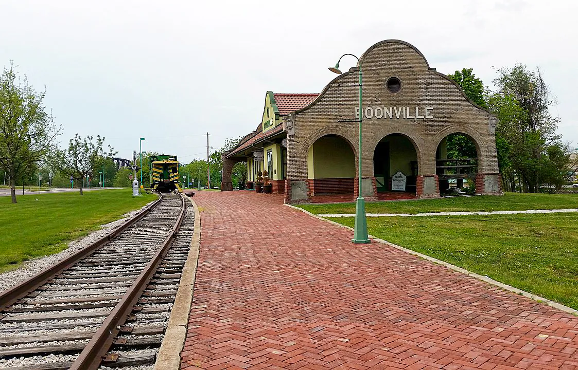 The train depot in Boonville, MO, proudly boasts the town's unusual name, which comes from the American folk hero Daniel Boone's sons. (robertstinnett / CC BY 2.0)