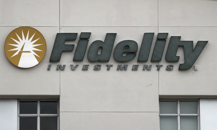 A Fidelity Investments store logo is pictured on a building in Boca Raton, Fla., on March 19, 2016. (Carlo Allegri/Reuters)