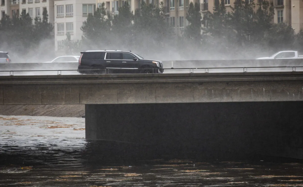 A heavy rainstorm raises the water levels of the San Diego Creek in Irvine, Calif., on Dec. 14, 2021. (John Fredricks/The Epoch Times)
