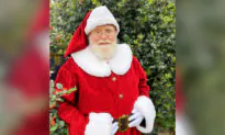 ‘It’s Just Lovely’: Man Who Has Been Santa Claus for the Past 35 Years Shares His Journey