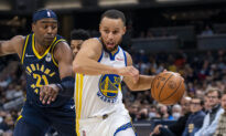 Curry Embracing Roar of Crowds in Record-Breaking Quest