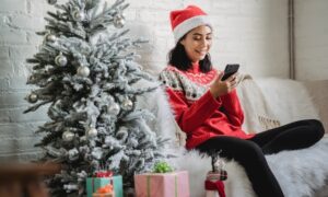 4 Ways to Ditch Your Phone This Holiday Season thumbnail