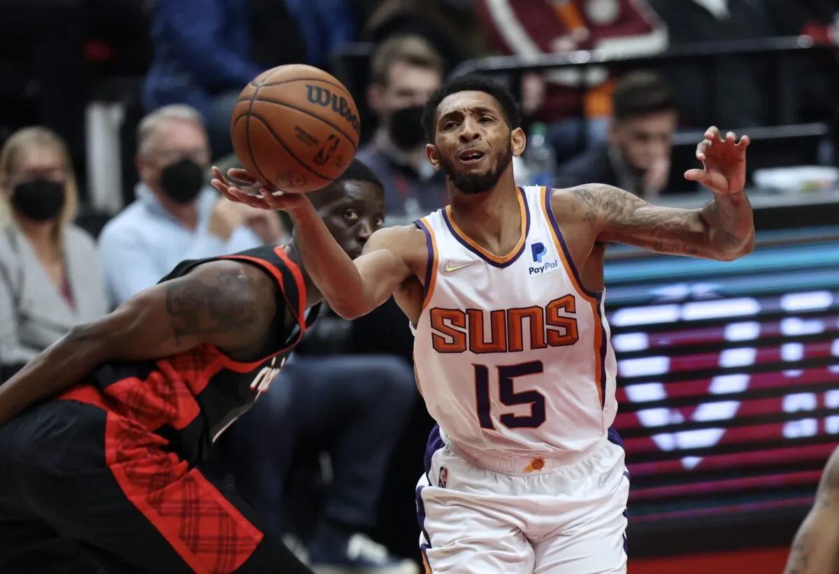 Phoenix Suns guard Cameron Payne (R) loses control of the ball as Portland Trail Blazers forward Tony Snell (L) defends during the first half of an NBA basketball game in Portland, Ore., on Dec. 14, 2021. (Steve Dipaola/AP Photo)