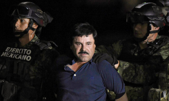 Drug kingpin Joaquin "El Chapo" Guzman is escorted into a helicopter at Mexico City's airport on Jan. 8, 2016. (Alfredo Estrella/AFP/Getty Images)