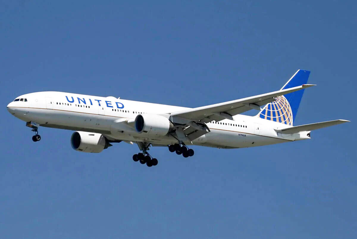 A United Airlines Boeing 777-200ER lands at San Francisco International Airport in San Francisco, Calif. in an undated photograph. (Louis Nastro, file/Reuters)