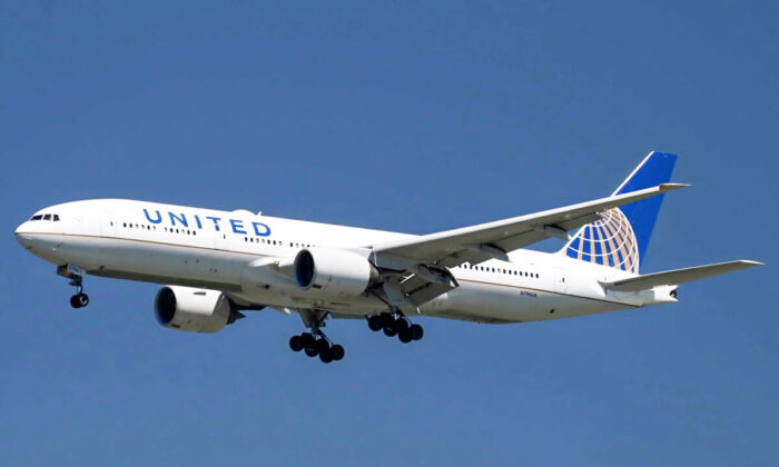 A United Airlines Boeing 777-200ER lands at San Francisco International Airport in San Francisco in this file photograph. (Louis Nastro/Reuters)