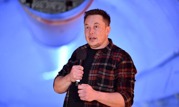 Tesla Inc. founder Elon Musk speaks in Hawthorne, Calif., on Dec. 18, 2018. (Robyn Beck/Pool via Reuters)